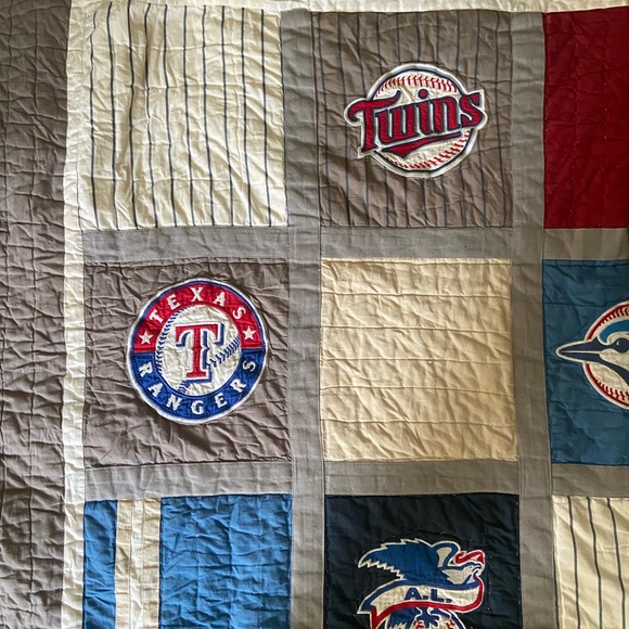 Pottery Barn Teen MLB twin comforter. - Picture 3 of 4